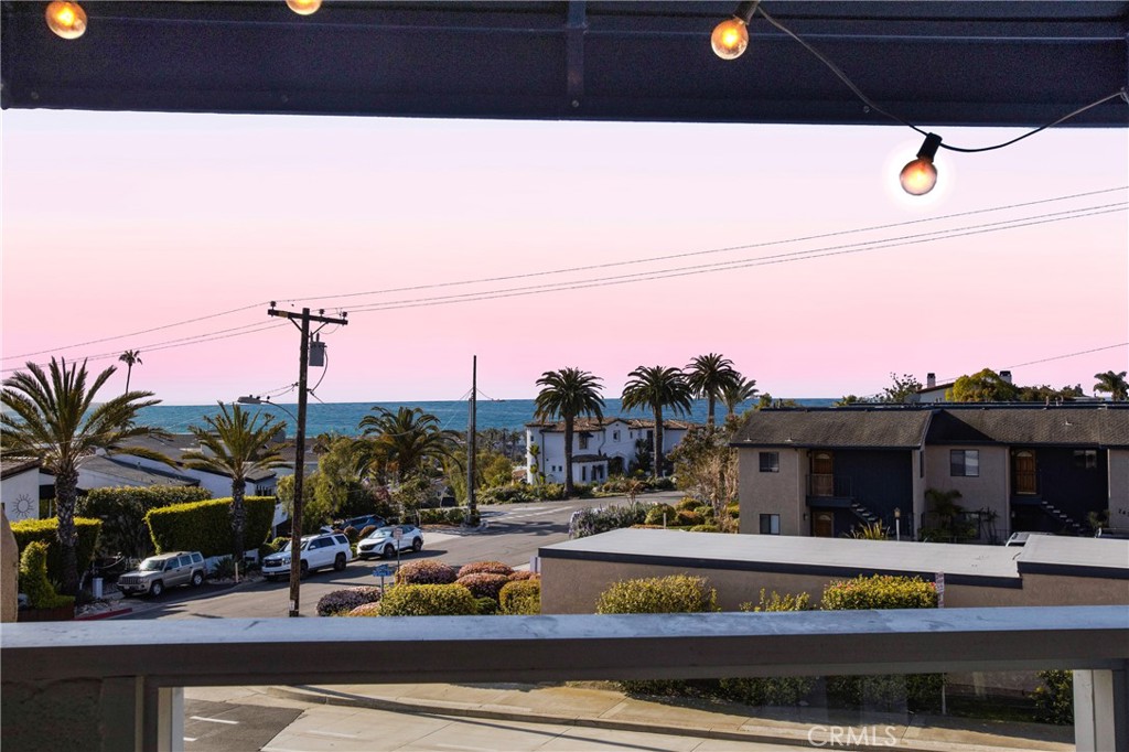 https://media.crmls.org/medias/e6a083ad-5a3d-49b3-9781-5b46e3e3257b.jpg?preset=X-Large