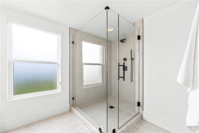 9 Jasmine Creek Dr, Corona del Mar CA: https://media.crmls.org/medias/e6a0ac14-b14e-4133-b610-6e69295d651a.jpg