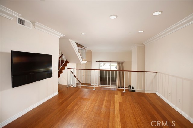 Detail Gallery Image 7 of 23 For 400 W Riverside Dr #2,  Burbank,  CA 91506 - 3 Beds | 2/1 Baths