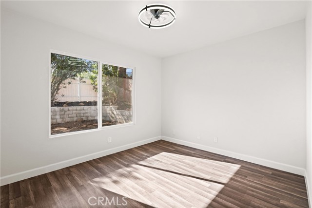 Image 21 of 33 For 17624 Mackay Avenue