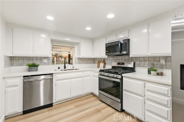 Detail Gallery Image 5 of 29 For 441 E San Jose #111,  Burbank,  CA 91501 - 2 Beds | 2 Baths