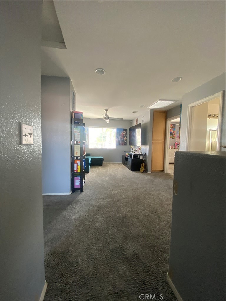 https://media.crmls.org/medias/e6a24785-7186-4638-87f5-42e3f10a8cf9.jpg?preset=X-Large