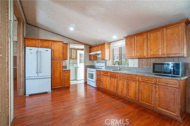 Detail Gallery Image 5 of 22 For 17700 Western #76,  Gardena,  CA 90248 - 3 Beds | 2 Baths