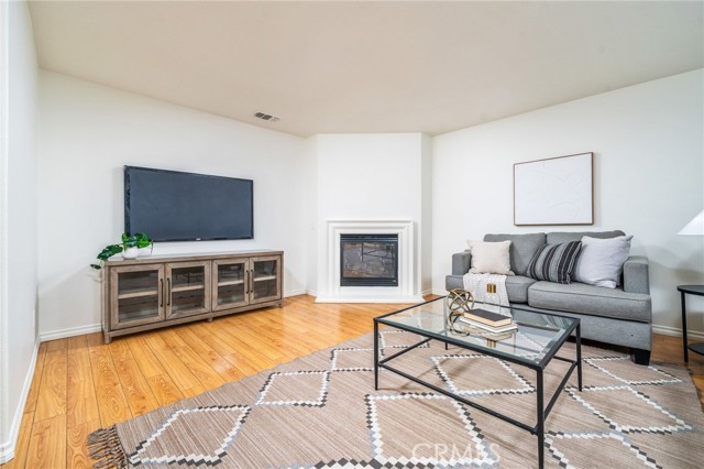 Detail Gallery Image 8 of 43 For 406 N Placer Privado, Ontario,  CA 91764 - 3 Beds | 2/1 Baths