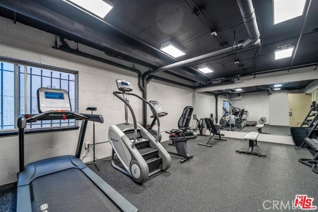 1115 S Elm Drive, Los Angeles CA: https://media.crmls.org/medias/e6a3aa4d-7918-462a-9ea4-9cefe1c34bf2.jpg
