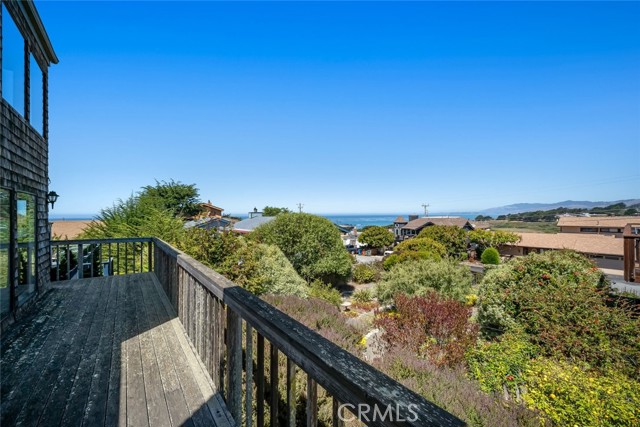373 Bristol Street, Cambria CA: https://media.crmls.org/medias/e6a3cb46-9032-437a-8a23-36fbfa3568fb.jpg