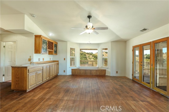Detail Gallery Image 9 of 66 For 4425 Coyote Creek Ln, Creston,  CA 93432 - 4 Beds | 4/2 Baths