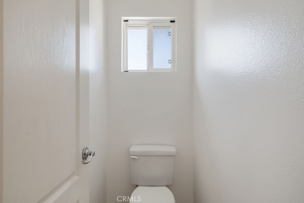 https://media.crmls.org/medias/e6a3efd9-48a6-416a-b187-a6793c1b0421.jpg?preset=X-Large