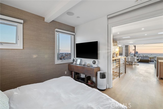 1737 Manhattan Avenue, Hermosa Beach CA: https://media.crmls.org/medias/e6a61e70-83fb-4222-87bb-24ddff76aa4c.jpg