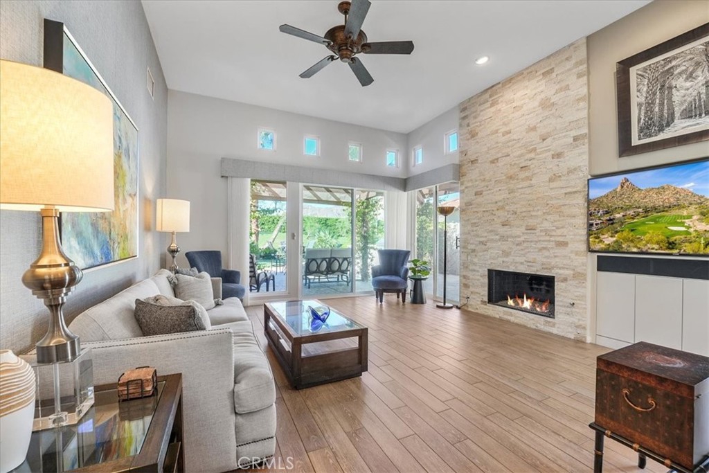 MLS #OC25246393 image #16