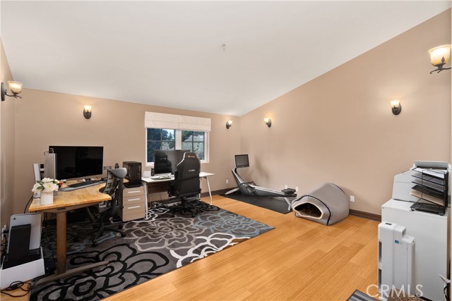 4630 Esparto Street, Woodland Hills CA: https://media.crmls.org/medias/e6a75b96-1f5b-42a4-97a5-20aa3a3db84e.jpg