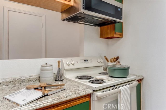 1025 Southwood, San Luis Obispo CA: https://media.crmls.org/medias/e6a80ee2-5894-4bd3-b1f8-0acb84942d3d.jpg