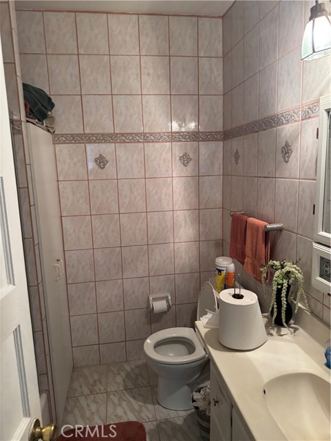 Detail Gallery Image 4 of 7 For 3449 W 59th, Los Angeles,  CA 90043 - 3 Beds | 2 Baths