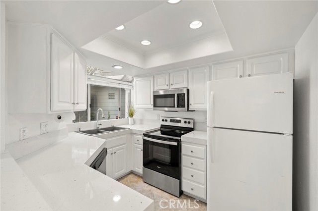 Detail Gallery Image 4 of 22 For 407 San Nicholas Ct, Laguna Beach,  CA 92651 - 2 Beds | 2/1 Baths