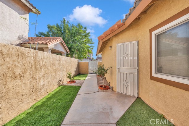 Detail Gallery Image 5 of 30 For 1065 Martinez, Colton,  CA 92324 - 2 Beds | 1 Baths