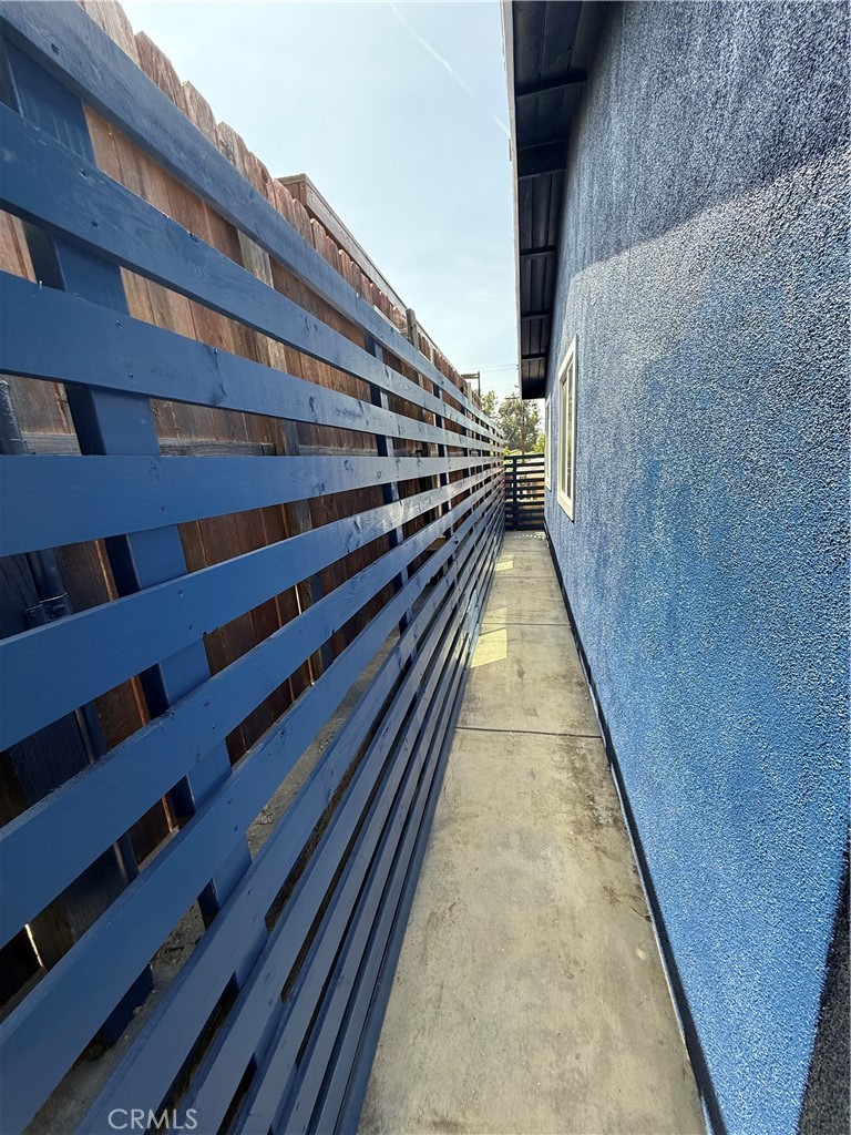 https://media.crmls.org/medias/e6ab3e19-d12a-49ed-baf0-15581216abaa.jpg?preset=X-Large