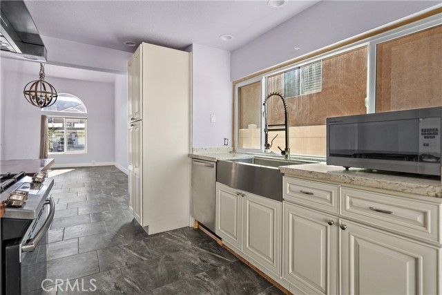 Detail Gallery Image 12 of 41 For 3327 Deaver Dr, Corona,  CA 92882 - 3 Beds | 3 Baths