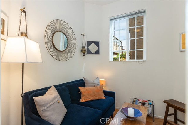 Detail Gallery Image 13 of 55 For 11445 Moorpark, Studio City,  CA 91602 - 2 Beds | 2/1 Baths