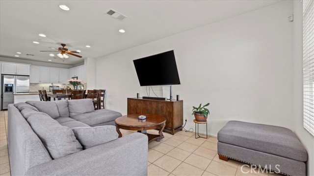 12533 Cipriano Lane, Eastvale CA: https://media.crmls.org/medias/e6acde0a-4c15-402a-87e7-cf7fa683501e.jpg