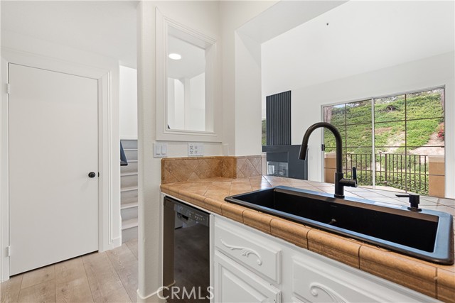 1 Overture Lane, Aliso Viejo CA: https://media.crmls.org/medias/e6acefb6-1b3b-471a-8ad5-8d98d3f5a35f.jpg