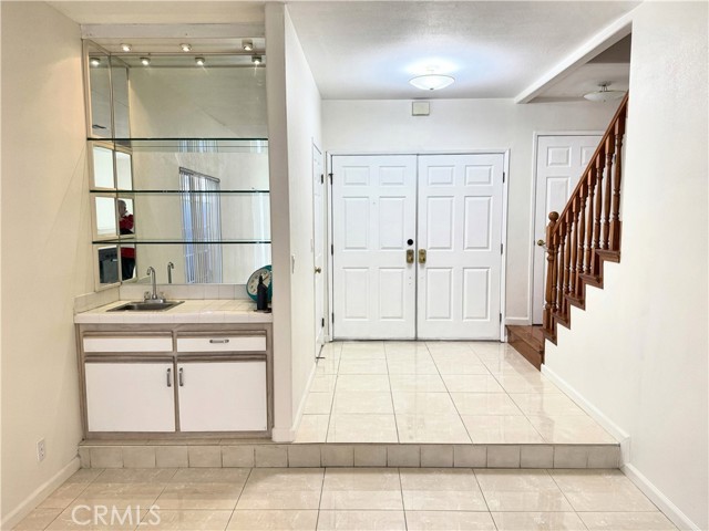 Detail Gallery Image 3 of 18 For 18319 Hart St #3,  Reseda,  CA 91335 - 4 Beds | 4 Baths