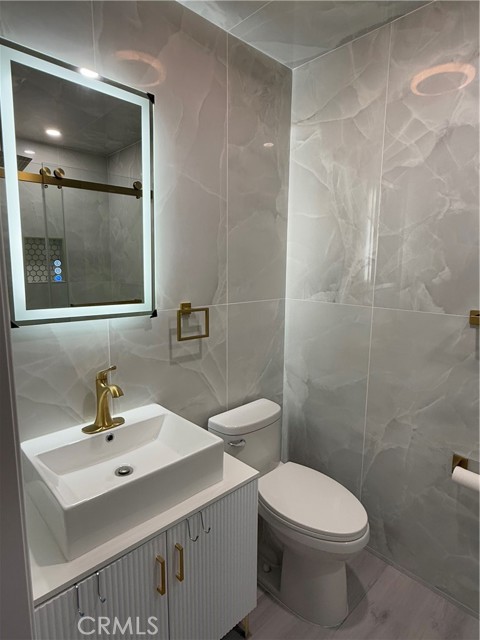 Detail Gallery Image 6 of 12 For 18645 Hatteras #105,  Tarzana,  CA 91356 - 1 Beds | 1 Baths