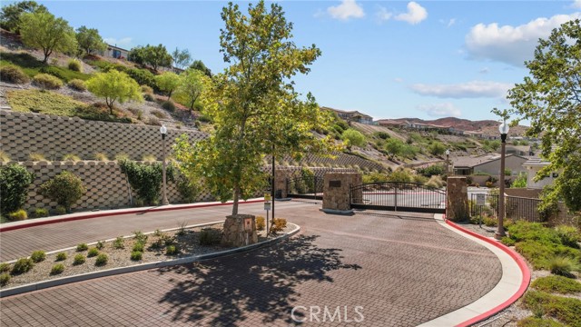 Detail Gallery Image 28 of 35 For 25124 Limetree Ln, Canyon Country,  CA 91387 - 2 Beds | 2/1 Baths