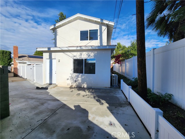 Detail Gallery Image 2 of 23 For 16432 Halsted St., North Hills,  CA 91343 - 3 Beds | 2/1 Baths