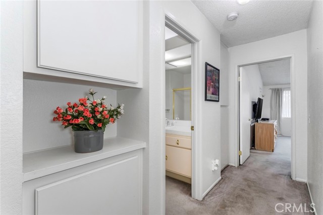 Detail Gallery Image 18 of 41 For 25139 Amberley Way, Valencia,  CA 91355 - 3 Beds | 2/1 Baths