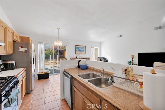 11117 Villa, Adelanto CA: https://media.crmls.org/medias/e6afcfab-70ee-43e9-8cc4-d92b0fbbcdc5.jpg