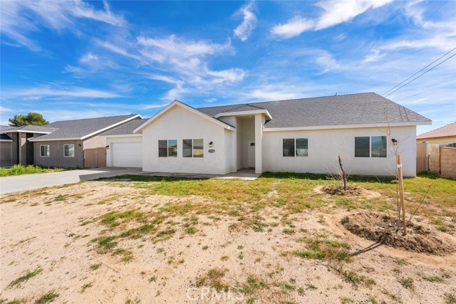 Detail Gallery Image 2 of 57 For 10588 Peach Ave, California City,  CA 93505 - 4 Beds | 2/1 Baths