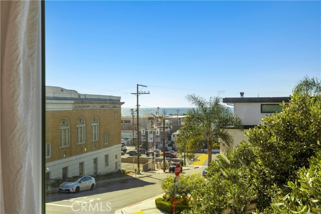 207 16th Street, Hermosa Beach CA: https://media.crmls.org/medias/e6b0b91e-0174-471d-9a9d-f83bc8bb32a4.jpg