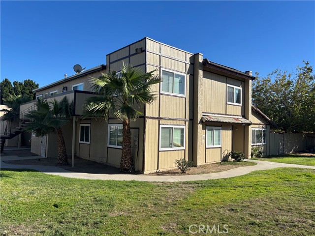 1043 N Lilac Avenue # B, Rialto, California 92376, 2 Bedrooms Bedrooms, ,1 BathroomBathrooms,Residential Lease,For Rent,1043 N Lilac Avenue # B,CRCV24231055