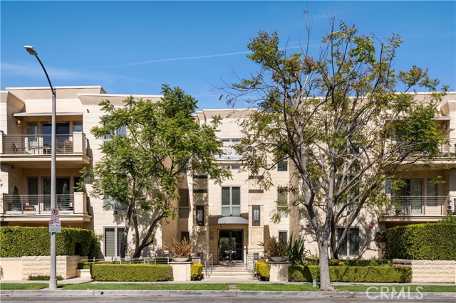 1318 Roxbury Unit: 210