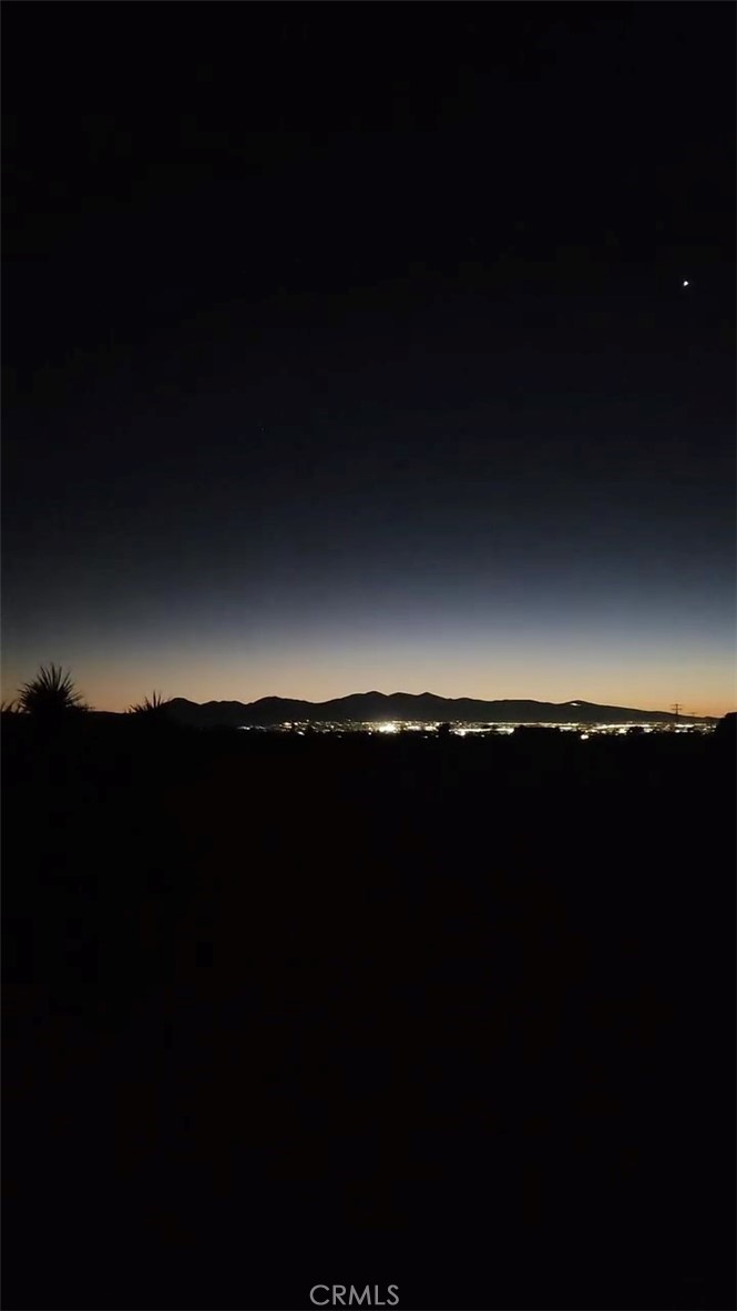 https://media.crmls.org/medias/e6b31a32-ee87-4a9b-b613-08a15175beac.jpg?preset=X-Large