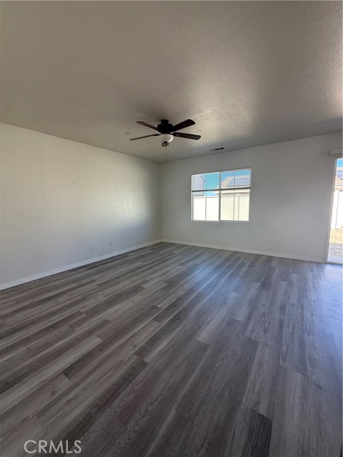 2062 Splendid Circle, San Jacinto CA: https://media.crmls.org/medias/e6b3b4da-e7f7-4739-a3f8-28655628a083.jpg
