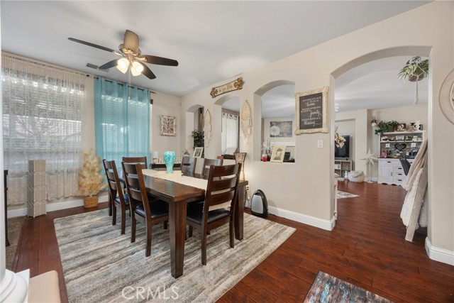 11113 Cypress Falls Avenue, Bakersfield CA: https://media.crmls.org/medias/e6b440ec-8abd-448d-bb72-aa409d11c7eb.jpg