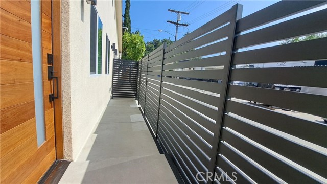 Detail Gallery Image 6 of 20 For 1658 Del Valle Ave #B,  Glendale,  CA 91208 - 2 Beds | 2 Baths