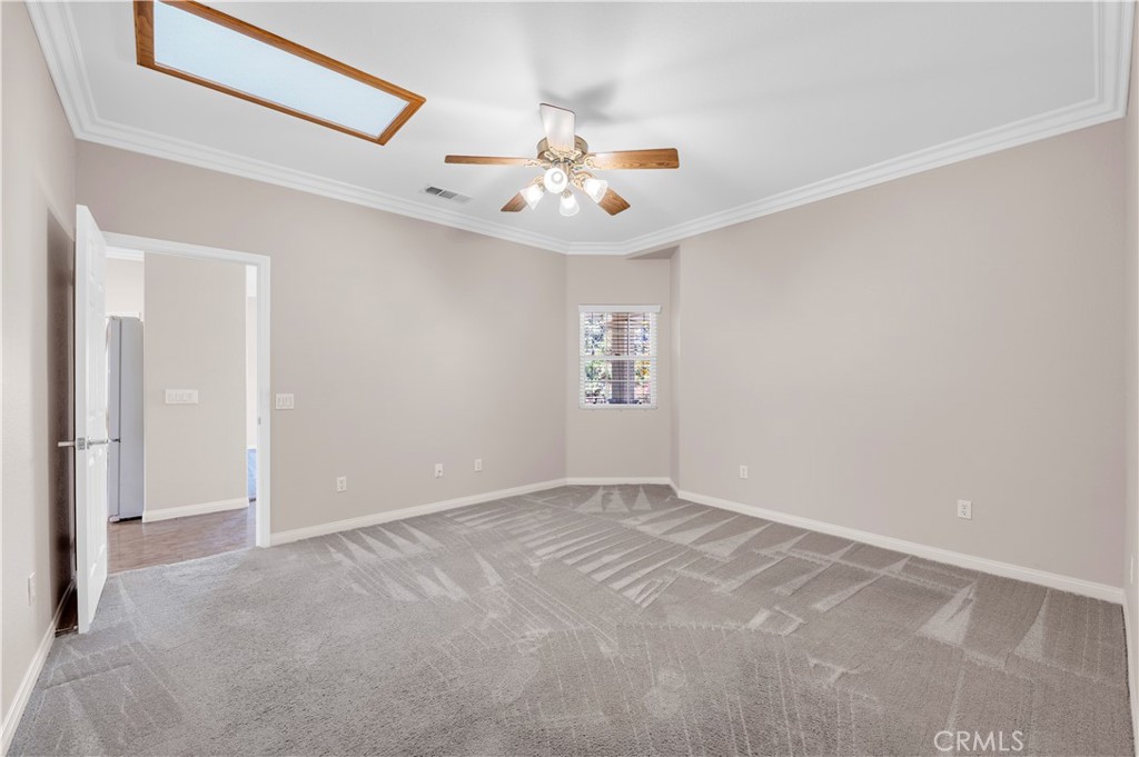 https://media.crmls.org/medias/e6b4a700-bd40-4280-bed1-1d5beb176083.jpg?preset=X-Large
