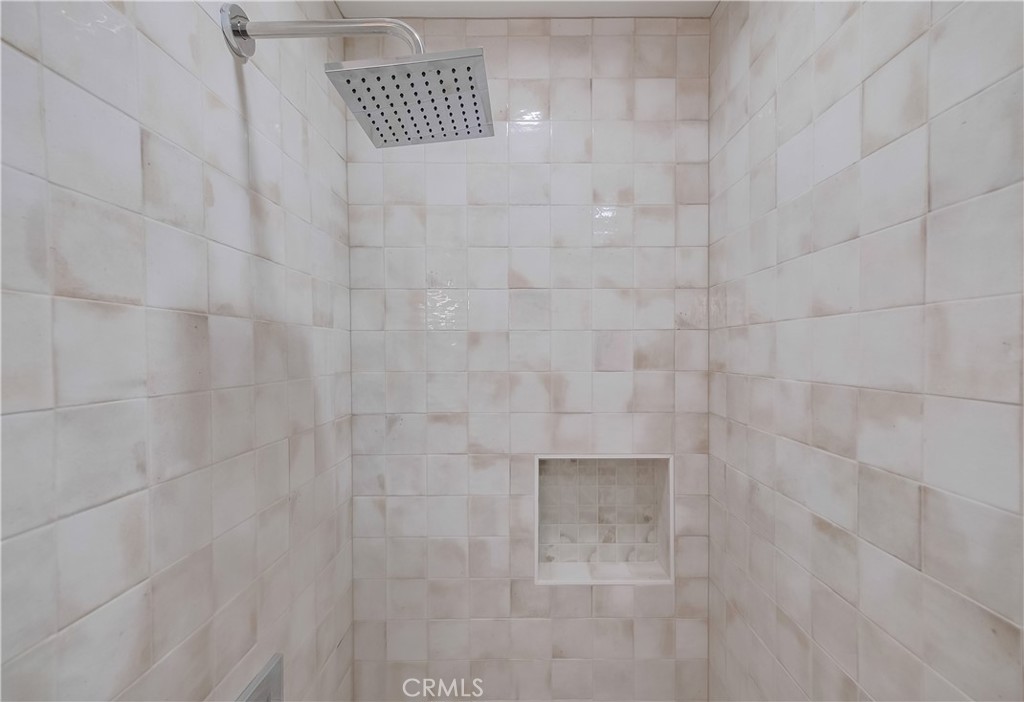https://media.crmls.org/medias/e6b5658d-df4d-4ded-b89d-51e773da97fb.jpg?preset=X-Large
