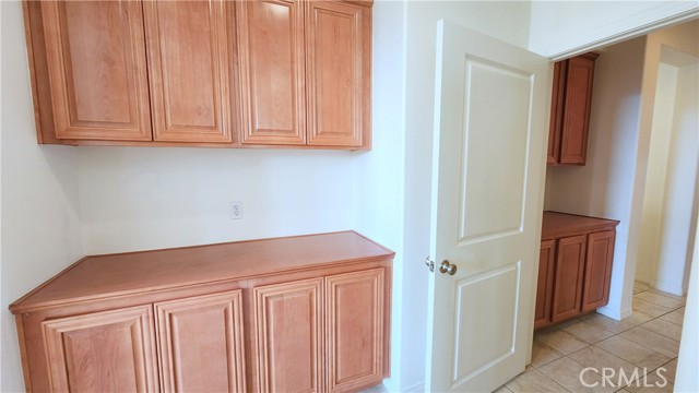 Detail Gallery Image 19 of 29 For 8387 Fall Creek Dr, Corona,  CA 92880 - 4 Beds | 2/1 Baths