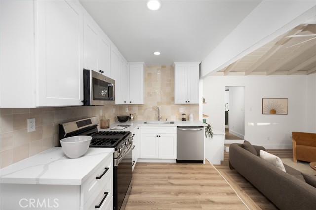 Detail Gallery Image 3 of 14 For 3332 W 134th St, Hawthorne,  CA 90250 - 3 Beds | 2 Baths