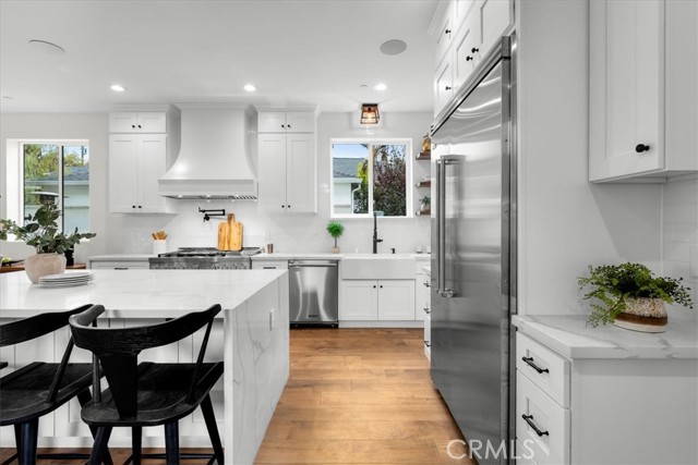 Large Kitchen with Walk-in Pantry