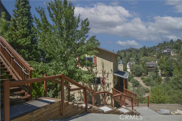 929 Trinity Drive, Lake Arrowhead CA: https://media.crmls.org/medias/e6b6b2c9-74b0-4207-a9a8-14711c042ae0.jpg