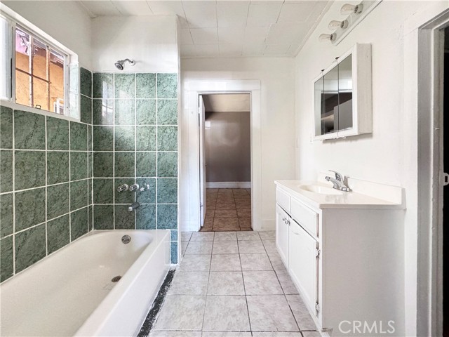 Detail Gallery Image 9 of 29 For 614 W 60th St, Los Angeles,  CA 90044 - – Beds | – Baths