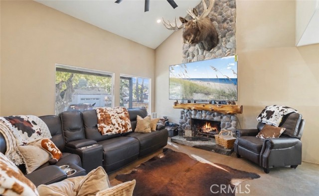 Detail Gallery Image 4 of 46 For 28975 Lotusgarden Dr, Canyon Country,  CA 91387 - 4 Beds | 3 Baths