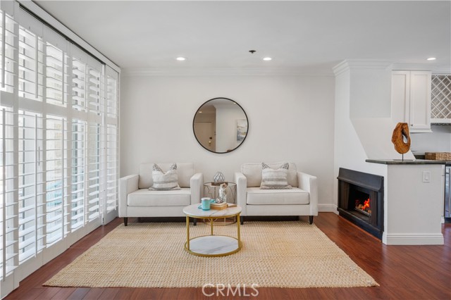 Detail Gallery Image 11 of 66 For 555 Esplanade #320,  Redondo Beach,  CA 90277 - 2 Beds | 2 Baths