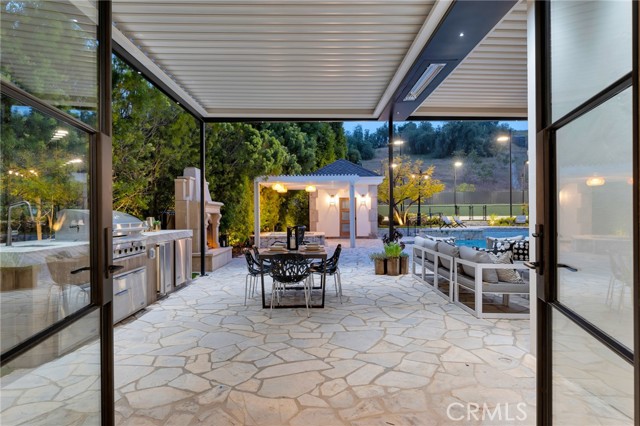 Detail Gallery Image 37 of 45 For 20608 Chatsboro Dr, Woodland Hills,  CA 91364 - 6 Beds | 7/1 Baths
