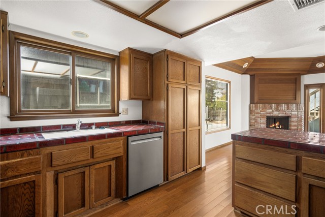 51 B Surfside Avenue, Surfside CA: https://media.crmls.org/medias/e6b78f20-0027-4b47-85f6-680c9ef1b104.jpg