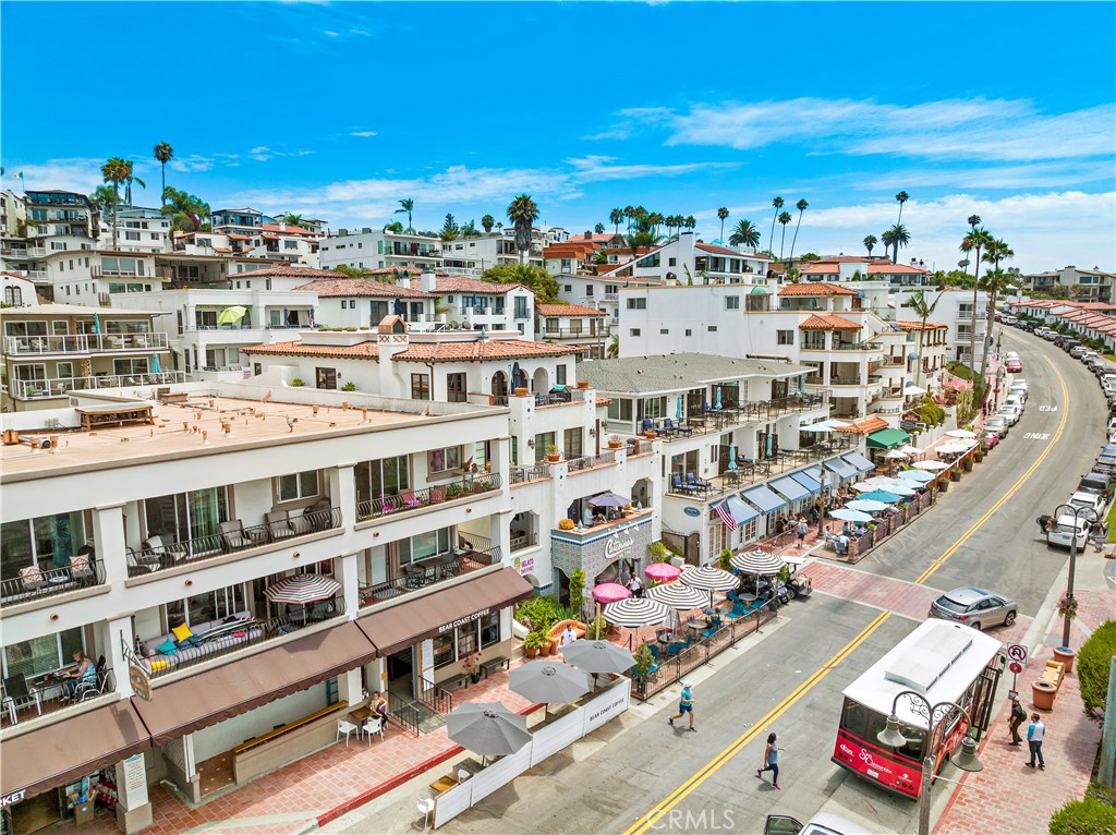 https://media.crmls.org/medias/e6b79242-453a-430e-ad9c-a73ca45832c6.jpg?preset=X-Large